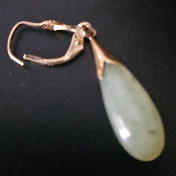 GORGEOUS LIGHT GREEN JADE TEARDROP EARRINGS SET IN 14K YELLOW GOLD - Picture 9 of 10